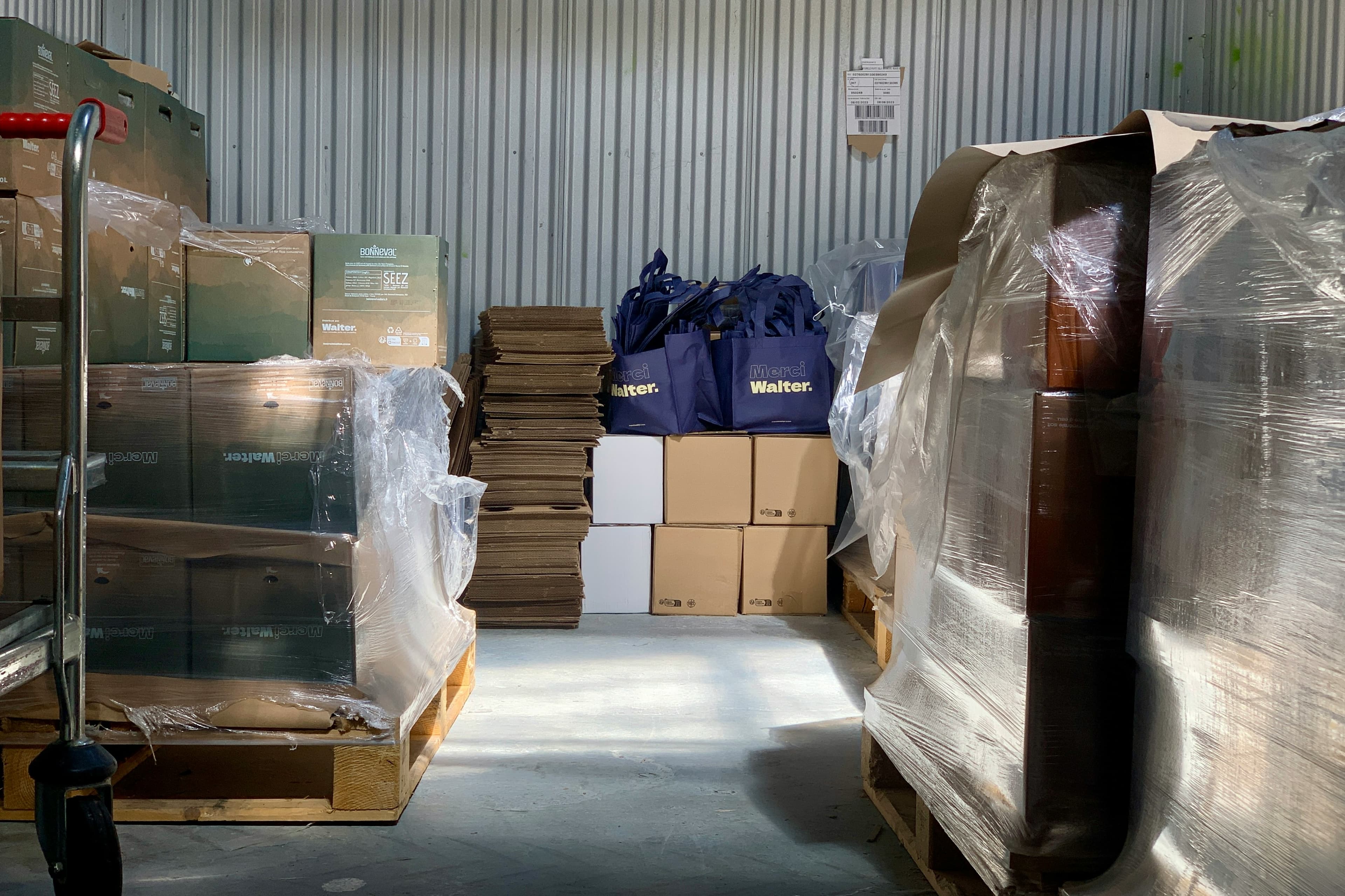 Préparation et inventaire de cartons avant un déménagement