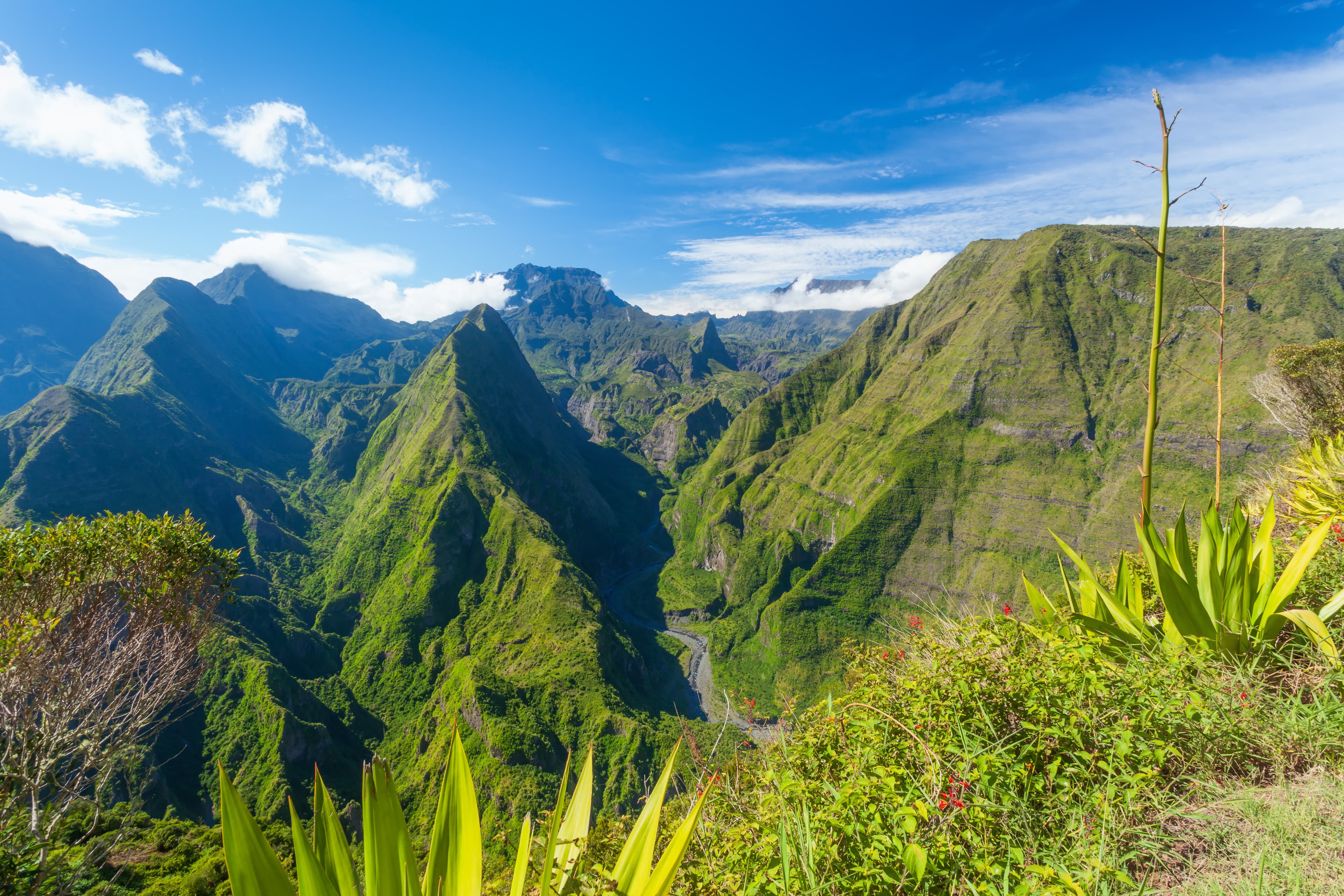 Paysage volcanique et brume, ambiance île de La Réunion (visuel d'illustration)