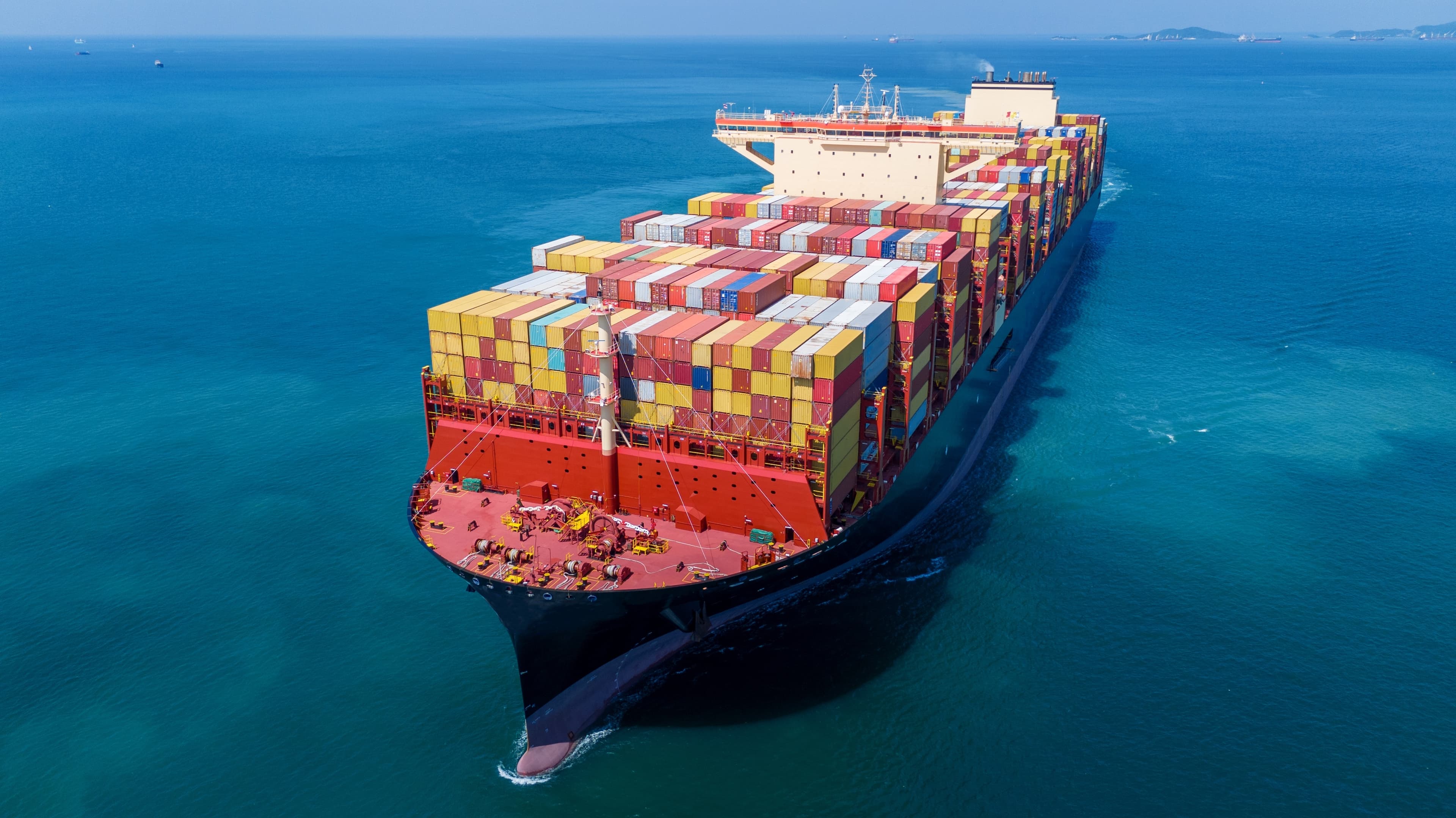 Activité de groupage au terminal portuaire Expedom